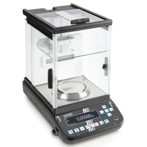 Analytical laboratory balance with draft shield
